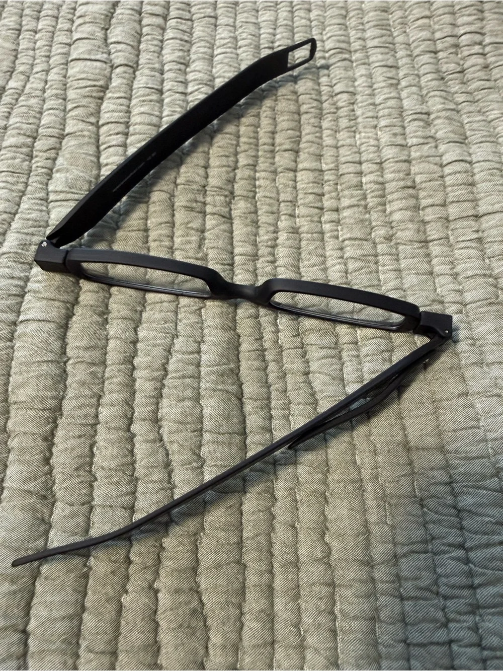 Sleek Black Smart Reading Glasses with Integrated Temples 2.50